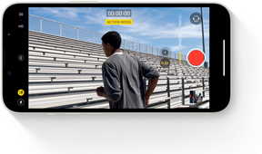 Một khung hình trong clip quay ở chế độ Hành Động hiển thị một người đang chạy lên bậc cầu thang.