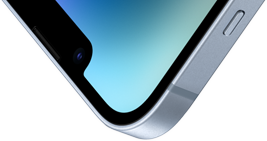 Góc trên bên trái của iPhone 14 với mặt trước có Ceramic Shield.